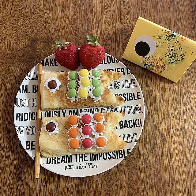 女の子しかいないけど楽しんでます♡,鯉のぼりのパンケーキ♡,こどもの日,子供の作品が捨てられない,おうちカフェ,子供のいる暮らし,いつもいいねやコメント感謝です♩,三姉妹♡,子供の作品を飾る,ほっこりを目指して♡,My Desk tomoの部屋