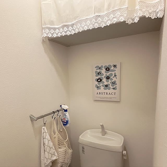 トイレのインテリア,100均,Daiso,賃貸アパート,収納アイデア,ミニマリスト,賃貸でも楽しく♪,シンプリスト,アパート暮らし,快適な暮らし,暮らしを整える.｡.:* ❁,ホワイトインテリア,シンプルライフ,北欧,韓国インテリア,Bathroom minekoの部屋