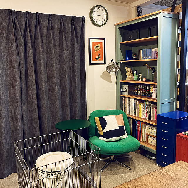 Lounge,コロナストーブ,CORONAストーブ,CORONA,引き出し,ヘルメル,ヘムネス,本棚,レトロ,カラフル,ミッドセンチュリー,アート,中古住宅,海外インテリア,漆喰壁DIY,中古を買ってリノベーション,こどものいる暮らし,ねこのいる暮らし,IKEA,イケア,棚,ソファ,ストーブ,コーヒーテーブル,1人掛けソファ,読書スペース,読書コーナー tawashiの部屋