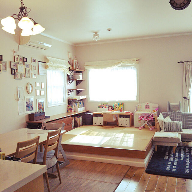 Lounge,家づくり,輸入住宅,赤ちゃんのいる暮らし,キッズスペース,小上がり畳スペース,キッズスペース (リビング) coloring_houseの部屋