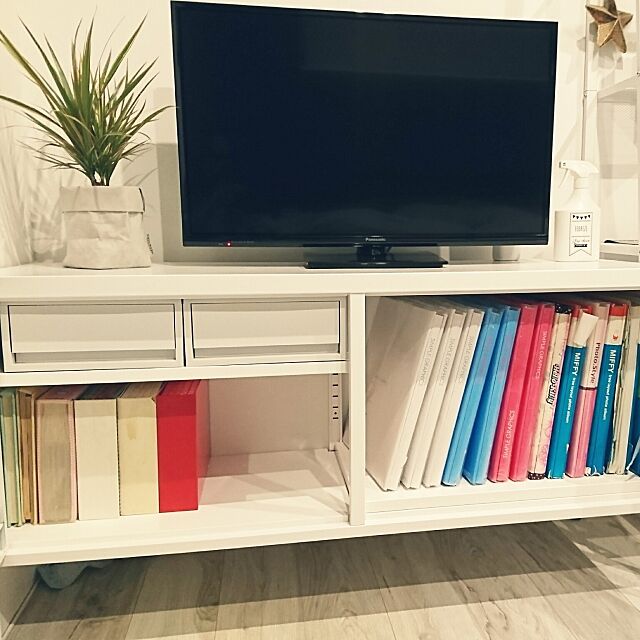 My Shelf,棚の中,カラフルですね…笑,32型テレビ,コンシンネ,無印良品,アルバム収納,テレビ台,寝室,キャビネット,IKEA ma0814の部屋