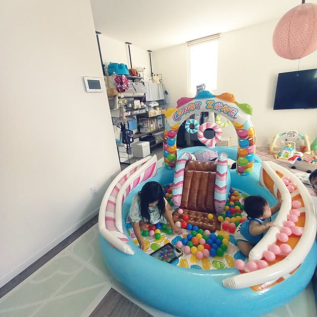 Lounge,夏の模様替え,ビニールプール,ボールプール,子どもと暮らす,こどもと暮らす。,こどものいる暮らし,乳児がいる生活,ねこと暮らす,猫がいる生活,荻原,ジョイントマット,お家時間,ヒコラー,イケヒコ,ニトリ,イケヒコ ラグ p-p-maruの部屋