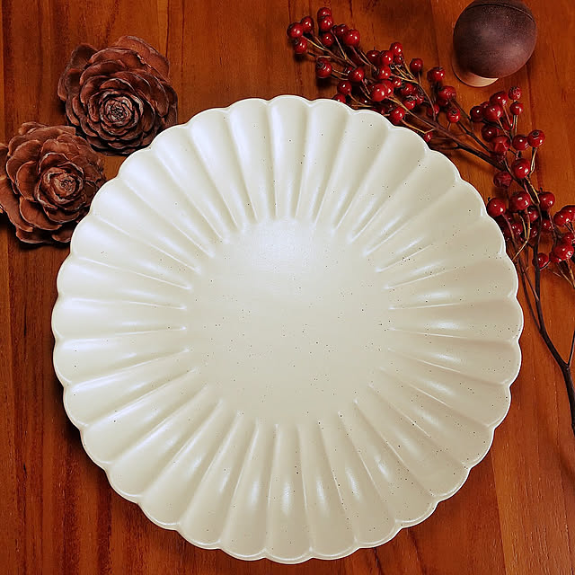 My Desk,百均,お皿,ダイソー,ホワイトインテリア,白いお皿,菊花,ナチュラルインテリア,食器,ドライフラワー,モノトーン meiの部屋
