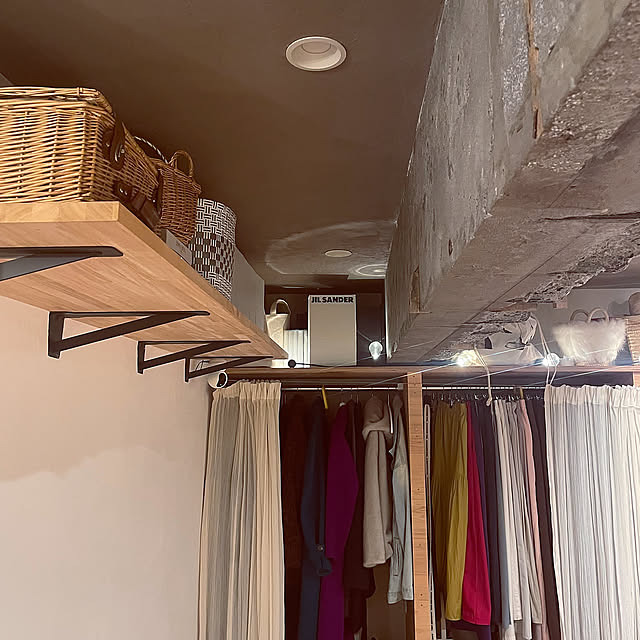 My Shelf,観葉植物,IKEA,コンクリート,ワークスペース,セブンチェア,カルテル,フリッツハンセン,リノベーション,マリンランプ,海外インテリア,無垢フローリング,かご収納,RIMOWA,fornasetti,犬のいる暮らし,ガス管ハンガーラック,モノトーンインテリア,ルーバー扉,トグルスイッチ,toolbox,カラフルインテリア,ピノアース,ニューヨークタイル,躯体現し,アートのある暮らし,kaltel,ジンボスイッチ,ロッシュボボア m.の部屋