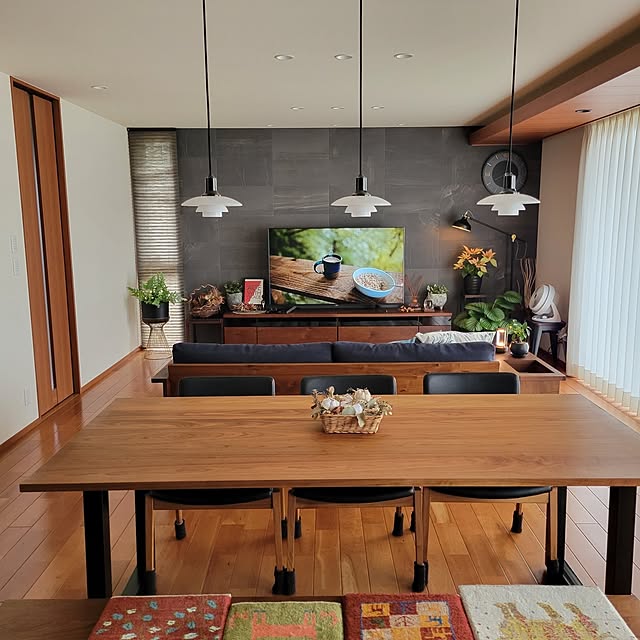 Lounge,心地よく暮らす工夫,お気に入りに囲まれた生活,植物のある暮らし,落ち着く場所,長方形リビング,スッキリ暮らしたい,好きな場所,お久しぶりです|*･ω･)ﾁﾗｯ,ギャッベが好き,ゾランヴァリ RSYの部屋