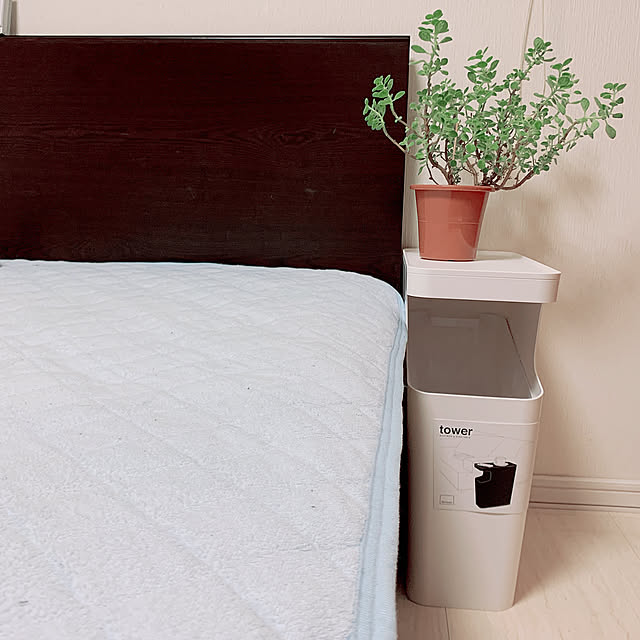 4枚同時投稿してます,ゴミ箱,いいねと、フォローの押し逃げすみません！,towerダストボックス&サイドテーブル,いいね、フォローに感謝です.｡.:*♡,Bedroom,愛用のゴミ箱 eshinobumの部屋