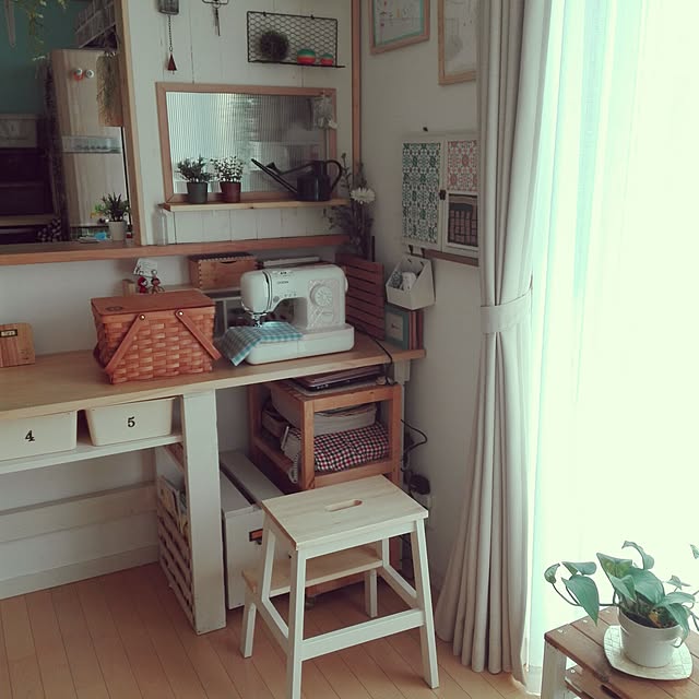 My Desk,ソーイング,ナチュラル,DIY,シンプル,ナチュラルインテリア,DIY大好き,カウンターデスクDIY,板壁風,ポトス Chikaの部屋