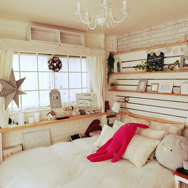 Bedroom,窓枠DIY,飾り棚DIY,ベットまわり全てDIY,IKEAのベット,IKEAのベットカバー,IKEAのシャンデリア,IKEAのライト,★,夫婦の寝室,ニトリ,seria,ダイソー,ボンボンホーム,1×6材,1×4材,DIY kazuの部屋