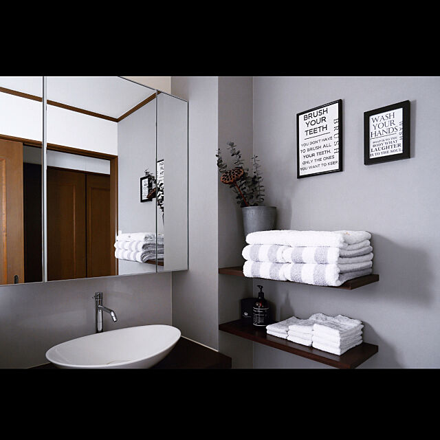 Bathroom,グレーの壁,シンプル,モノトーン,ホワイトインテリア,リノベーション,男前,グレー,洗面台,ホテルライク acco_t1228の部屋