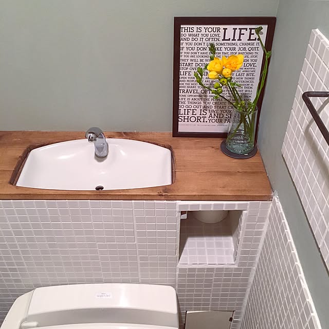 Bathroom,トイレ,花,グリーンのある暮らし,植物のある暮らし,こどもと暮らす。,DIY,セルフペイント,タイルDIY,トイレタンク隠し DIY,連投失礼します。 takaの部屋