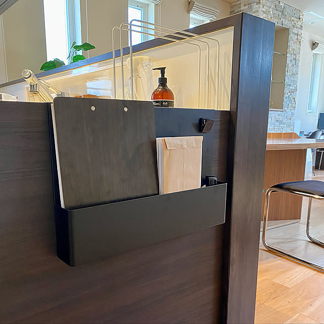 キッチン腰壁,LIXILキッチン,towerシリーズ,キッチンエンドパネル,キッチンエンドパネル引っ掛け収納ホルダー,山崎実業 tower,Kitchen 0124_chakoriの部屋