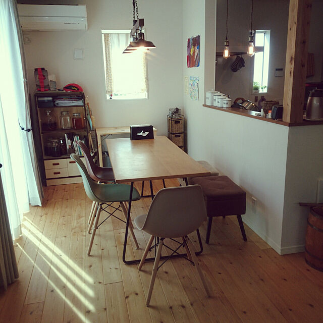 My Desk,エジソン電球,折りたたみテーブル,無印良品,無垢床,パインの床,カフェ風,ちいさなお家,こどもと暮らす。,ニトリ,イームズ,スツール osamoの部屋