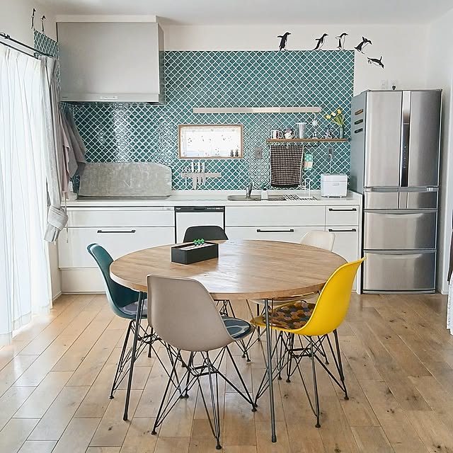 ダイニングセット,ミッフィー のいる暮らし,miffy,無垢床,無垢材,DIY,DIYテーブル,円形テーブル,キャラクターグッズ,ミッフィー,コラベル,コラベルタイル,壁付けキッチン womiの部屋