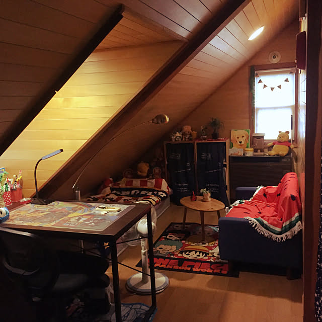 収納だけではもったいない 屋根裏部屋を快適な生活空間に Roomclip Mag 暮らしとインテリアのwebマガジン