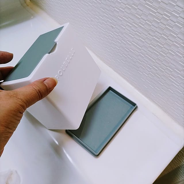 Bathroom,使い方いろいろ,ゴミ箱,洗面所,洗面台,洗いやすい,キレイを保つ,100円ショップ,セリア,底が外れる,ちょい置き,ちょい置きゴミ箱,ポリプロピレン,モノトーン,ホワイト,グレー,小物雑貨,マンション暮らし mi-saの部屋