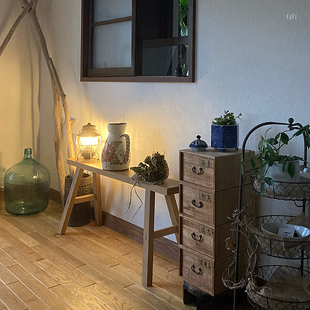 ランプ,無印良品,ベンチ,ミックスインテリア,田舎暮らし,輸入住宅,花のある暮らし,平屋暮らし,グリーンのある暮らし,植物のある暮らし,みどりのある暮らし,緑のある暮らし,季節を感じる暮らし,ディスプレイコーナー,レトロ,古道具,クリスマスローズドライ,On Walls,流木,薬箱 nana77の部屋