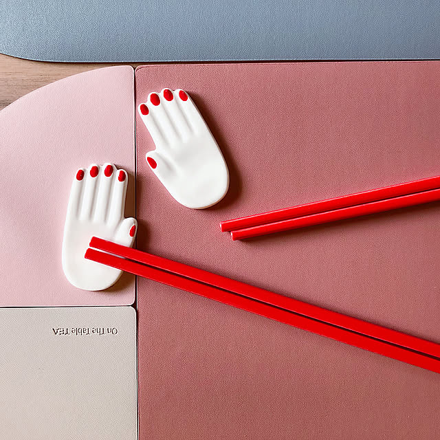 箸,箸置き,ノマド,MoMAdesignStore,MoMA,賃貸インテリア,プレイスマット,ランチョンマット,官舎暮らし,官舎,テーブルランナー,カトラリー,Funnymade,テーブルウェア,賃貸,食卓コーディネート,プレースマット,ミッドセンチュリー,ピンク,ポップ,カラフル,Kitchen maiyokoyamaの部屋