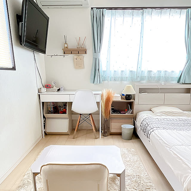 Bedroom,テレビ壁掛けDIY,イームズチェアリプロダクト,ニトリ,ダイソー,パソコンデスク,セリア,3COINS,いつもいいねありがとうございます♡,見て頂き感謝です♪,コメントお気遣いなく(⁎ᴗ͈ˬᴗ͈⁎),いいね押し逃げゴメンなさい|ω･`),ゆっくりと訪問させていただいてます☆彡 b.bの部屋
