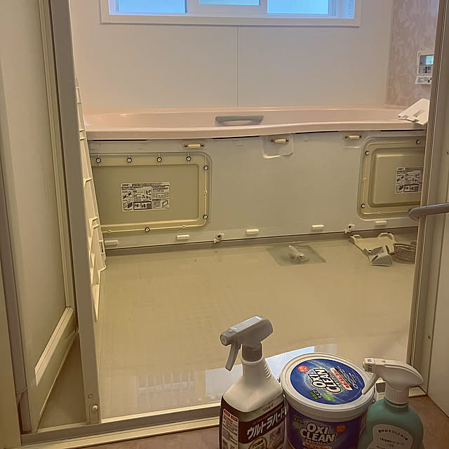 Bathroom,お風呂ドア掃除,お風呂エプロン掃除,お風呂掃除,防カビくん煙剤,ウタマロクリーナー,オキシクリーン,ウルトラハードクリーナー,大掃除,輸入住宅,いいね&フォローありがとうございます☆,セルコホーム,心地よい暮らし katuの部屋