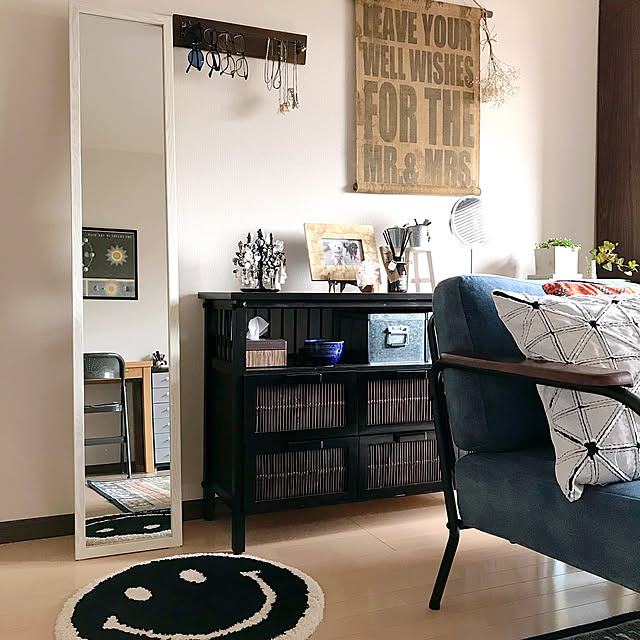 Lounge,アクセサリーディスプレイ,チェスト,ニコちゃん,タペストリー,スタンドミラー,賃貸,一人暮らし,ニトリ,ナフコ,無印良品,IKEA,ペペロミア satoooの部屋
