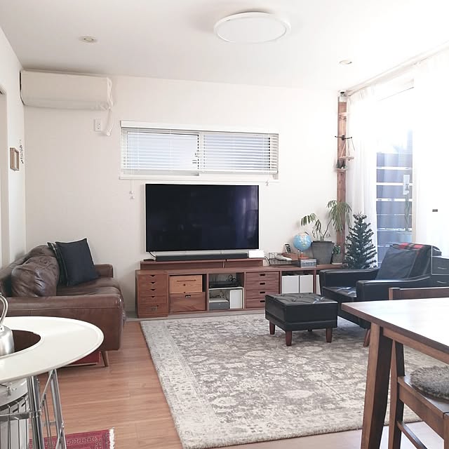 Overview,お部屋を広く見せる工夫,子どもと暮らす,お久しぶりです☆:*・゚,早寝・早起き・朝coffee,無印良品,無印良品スタッキングシェルフ,unico ソファ,コロナストーブ,カリモク60,ブラインド 木製,鳥と暮らす.。*・゚゚,ストーブガード,壁掛けテレビ,ウォールフィットテレビ,PanasonicTV so-bokuの部屋