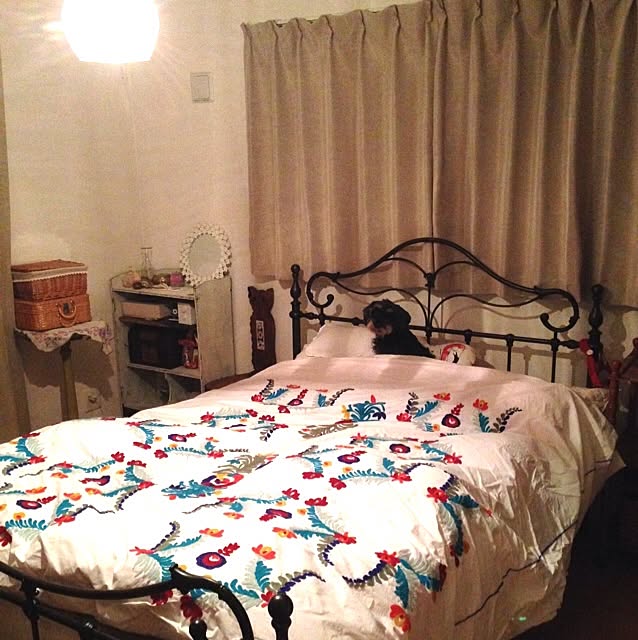Bedroom,アンソロポロジー,カーテン ニトリ,ベッドルーム,アイアンベッド,アンティーク mojyaの部屋