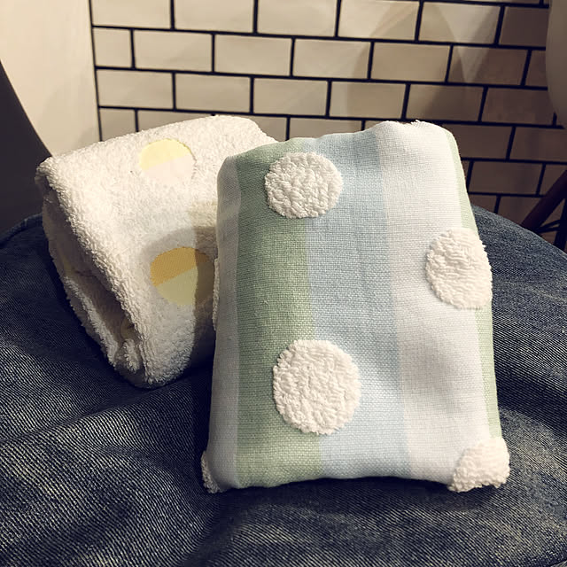 タオル,水玉タオル,キッチンカウンタータイル張り,スモーキートーン,室内干しランドリー用品,ホームコーディ,HOME COORDY,工務店でたてました,洗濯物,西海岸インテリアに憧れ中,西海岸インテリア,西海岸スタイル,On Walls komaの部屋