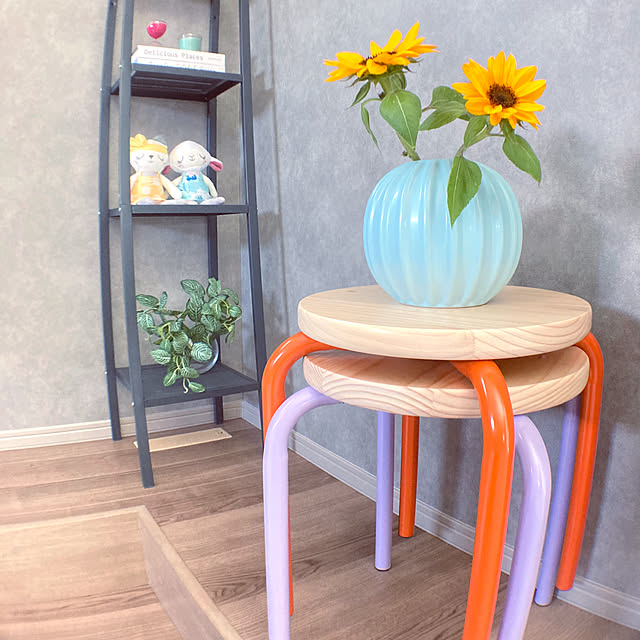 Lounge,カラフルインテリア,平屋,花のある暮らし,ねこと暮らす,グレーのクロス,コの字の家,こどものいる暮らし,中庭のある暮らし,IKEA,ダウンフロア ma.kiの部屋