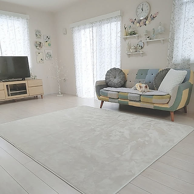 Kitchen,秋冬インテリア,季節を楽しむ,デコホーム,おうち時間,ニトリデコホーム,犬のいる暮らし,３歳３ヶ月のワンコと暮らす,チワワとマルチーズのMIX,Ｎウォーム,Ｎウォームラグ200×240,ウレタン入りでクッション性アップ,蓄熱機能,保湿,吸湿発熱,滑り止め加工,円形クッション(ピオニー),ロングチェアシートクッション,ダマスク柄,クッションカバー(ダイヤファー),円形クッション ダリア PAOの部屋