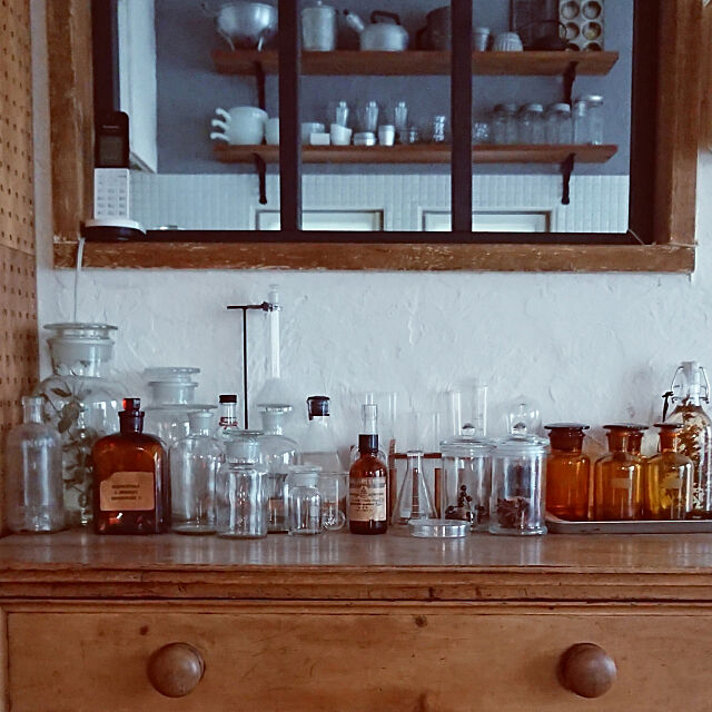 My Shelf,ブラウン会,漆喰壁,DIY,塩系インテリアに憧れる,薬瓶,アンティーク瓶,RURULOVEちゃん kik375の部屋