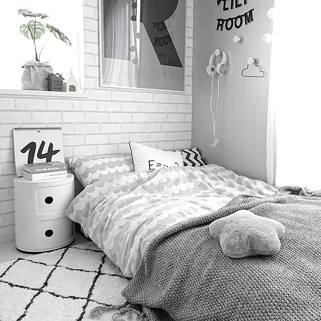 Bedroom,モノトーン,白黒,北欧,アート,ポスター,playtype,モンステラ,コンポニビリ,れんが壁紙,H&M HOME,IKEA,モノトーンインテリア,子供部屋,中学生女の子部屋,壁紙DIY,グレイッシュ mimi24の部屋