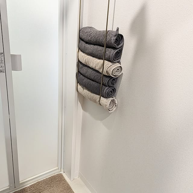 Bathroom,新生活,イベント投稿,収納アイデア,バスタオル収納,上から補充,下から取る,ボードアンカー,アイアンバー,カインズ　アイアンバー,子どもと暮らす,カインズホーム,いいねありがとうございます！,極細スリムくん,アイアンバー75cm,壁面収納,スチール,アイアン,アンティークゴールド,石膏ボード,ニトリスリムバスタオル,ニトリ　スリムバスタオル,スリムバスタオル tomatopapaの部屋