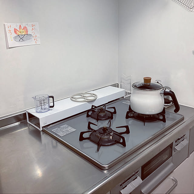 奥行ワイド棚付き伸縮排気口カバー,tower 排気口カバー,ポスター作りが好きな5歳,買ってよかったもの,コメントお気遣いなく(⁎ᴗ͈ˬᴗ͈⁎),子どものいる暮らし,みて頂きありがとうございます( ◡̈),マンション,いいね、フォローに感謝です.｡.:*♡,Kitchen,KEYUCA 鍋敷き,マルチポットMサイズ aiaiの部屋