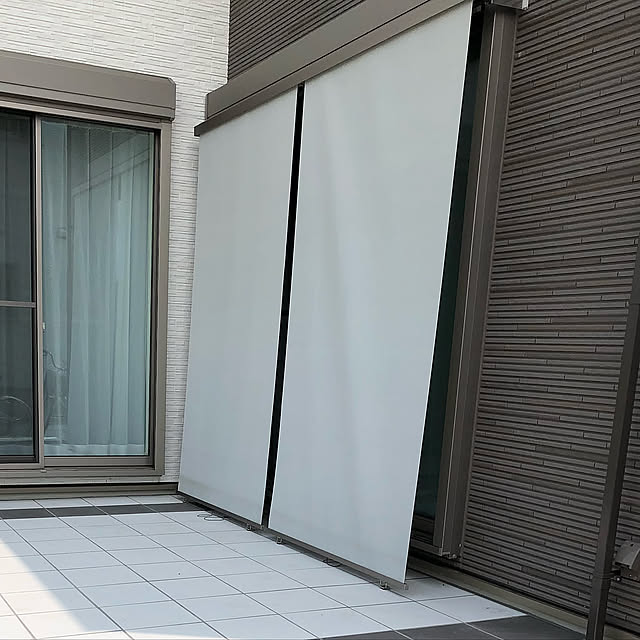 Lounge,西日の射す部屋,日よけシェード,特注品,スタイルシェード,リクシル,暑さ対策,タイルデッキ,庭 a-chanの部屋