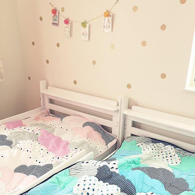 Bedroom,くも型,海外製品,おそろい♡,ピンクの部屋,マスキングテープ　壁,二段ベッド,水玉模様,男の子と女の子,ドット好き,Adairs pokarinaの部屋