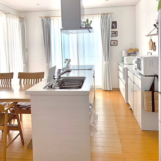 Kitchen,生活動線を考える,わが家のキッチン,シンプル,ホワイトインテリア,ホワイト,木目調,アイランドキッチン,LIXILキッチン,家族が集う場所,既製品,明るく開放感のある感じ koko_hikaの部屋