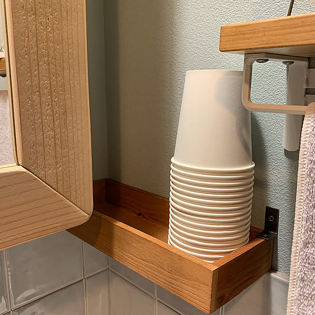 Bathroom,セリアの木製トレー,DIY,セリア,ねこと暮らす,白猫うずら,歯ブラシの色を統一したい,洗剤ボトルの色が気になる,ハンドソープ浮かせたい keiの部屋