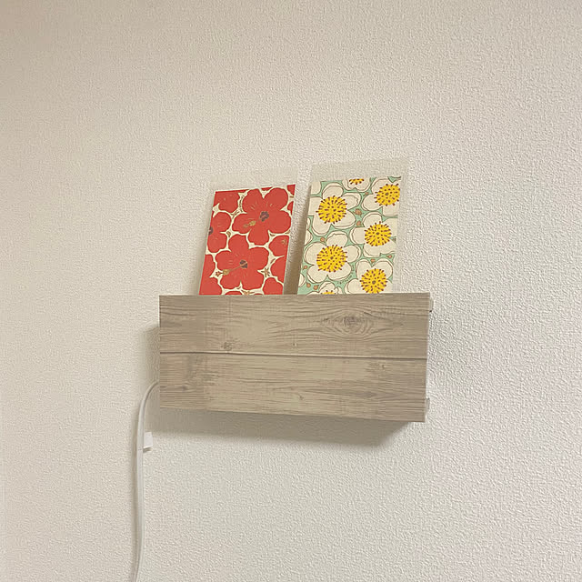 My Shelf,簡単DIY,赤ちゃん対策,石膏ボード,リメイクシート,ダイソー,ルーター収納,ルーター隠し,コンセント収納,コンセントボックス,コンセントカバー,コンセント隠し,DIY,建売住宅,赤ちゃんのいる暮らし,一歳児がいる暮らし,建売住宅でも快適生活,DIY女子,充電器収納,充電ステーション,充電器 natsumiの部屋