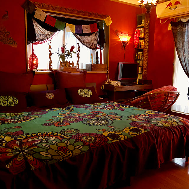 Bedroom,ガーランド,ミシンでガーッと縫った,ベッドカバーリメイク,枕カバー手作り,ベッドカバー手作り,ハンドメイド,エキゾチック,リメイク,花柄,アジアンインテリア,エスニック,アジアン aiaiの部屋