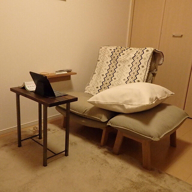 Overview,クッション,オットマン,一人暮らし,リラックス,壁に付けられる家具,無印 raccoonの部屋