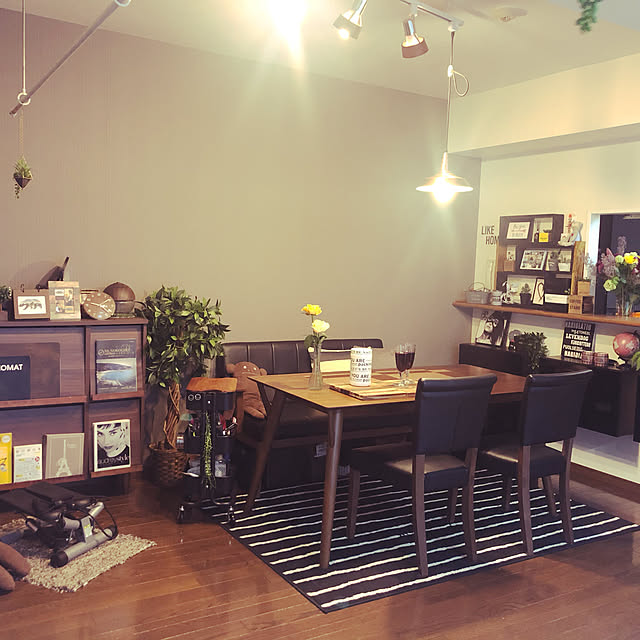 RoomClipアンケート,DIY,ダイソー,観葉植物,IKEA,ニトリ,カフェ風,照明,Lounge,雑貨,100均,フェイクグリーン,男前,ダイニングテーブル＆チェア emigoriの部屋
