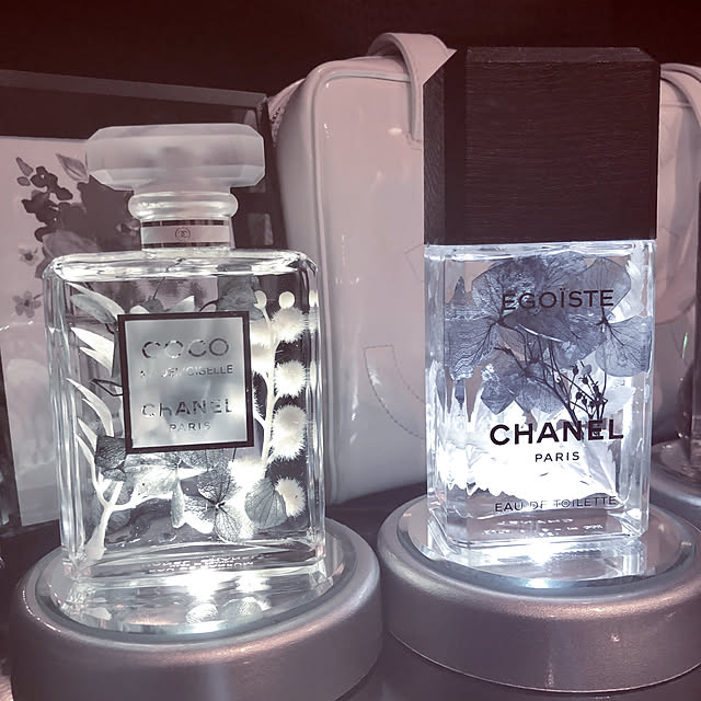 シャネル ハーバリウム,いつもいいね&フォロー感謝です☆,クールテイスト,モノトーン,ブラックインテリア,CHANEL,シャネルルーム,ハーバリウム手作り,モノトーンハーバリウム,My Shelf akiの部屋