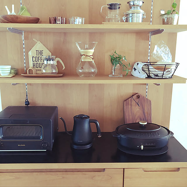 ブルーノホットプレート,観葉植物,カフェ風,狭小住宅,リフォーム,植物,unico,リノベーション,アクタス,雑貨,無垢の床,LIXIL,アンティーク,ミニマムな暮らし,ブラウン,ミニマム化,バルミューダ,ケメックス6カップ,ウニコキッチンボード,キッチンカウンター,トースター,Kitchen myu_coの部屋