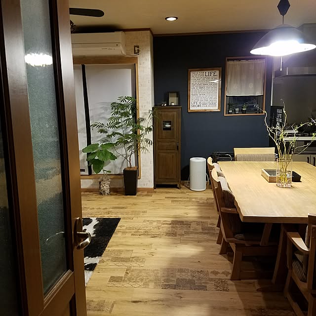 Lounge,壁紙DIY,洋裁してます,サンゲツ壁紙,サンゲツフロアタイル,いいね&フォローありがとうございます☆ BRUNCHの部屋