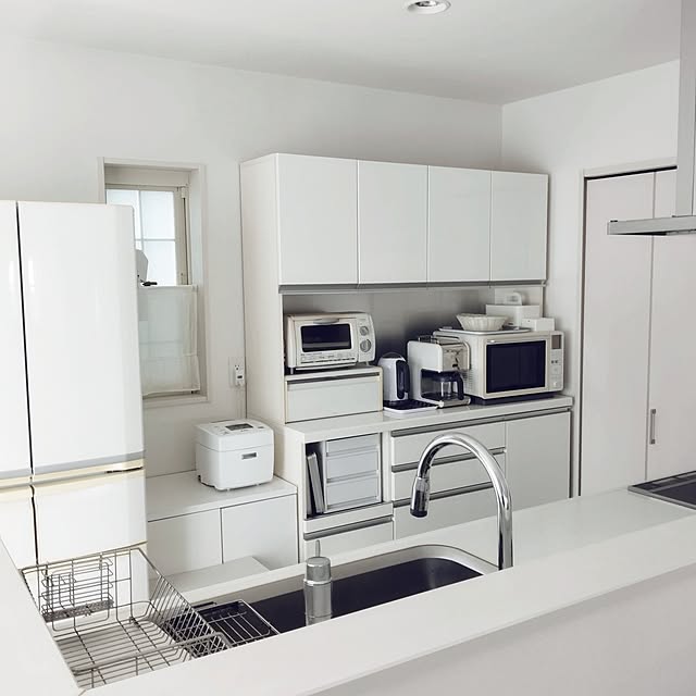 Kitchen,無印良品,IKEA,キッチンマット,ホワイトインテリア,デロンギ,ホワイト,De'Longhi,持たない暮らし,パモウナ,白いキッチン,白黒グレー,シンプルが好き,シンプルホワイト,シンプルキッチン,ホワイトキッチン,ブラバンシアブレッドビン,シンプルインテリア,モノトーンインテリア,すっきり暮らす,シンプルな暮らし,何も置きたくない,パモウナ食器棚,乾度良好,グレーのマット,PORTA,Panasonic,Panasonicキッチン,パナソニックキッチン,パナソニック SSSSSの部屋