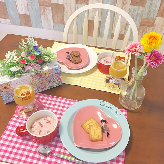 Kitchen,いちご,フルーチェ,おやつタイム,木製家具,お部屋にFIT,塗り絵ができるティッシュ,お花のある暮らし,ネピア大人の鼻セレブ,お花,ガーリー,春,グリーン,ダイニングテーブル＆チェア konomiの部屋