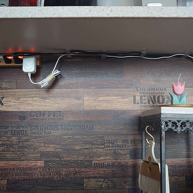 On Walls,コード収納,うさぎ,うさぎの放し飼い,うさぎと暮らす,子どもと暮らす,マンション暮らし,配線コードフック,魔法のテープ kirariの部屋