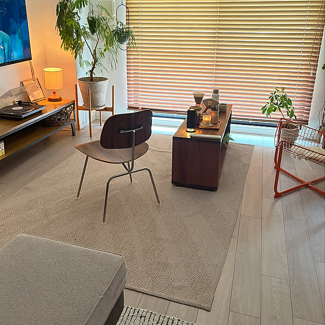 Lounge,Herman Miller,DCM,Eames Chair,Eames,IKEA,ラグ,インテリア,マンション暮らし,おうち時間,くらしのリズムを整える,間接照明,ミッドセンチュリー,明かりを楽しむ,コーヒーのある暮らし,サントスパリサンダー kiki__husの部屋