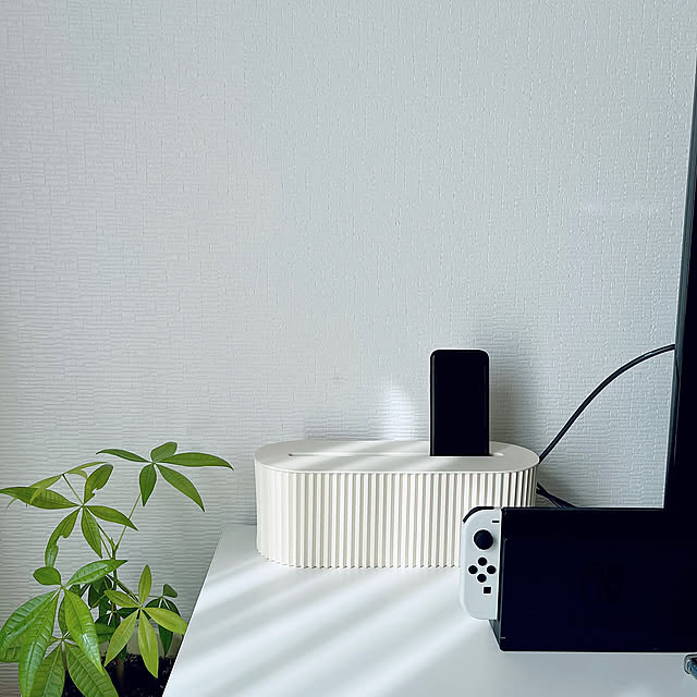 My Shelf,お部屋見直し中,買ってよかった,ケータイ置き場,見た目も◎,コンセント収納BOX,ごちゃごちゃコンセント,コンセント隠し,シンプルが好き,部屋をキレイに,見つけた物 so.yuの部屋