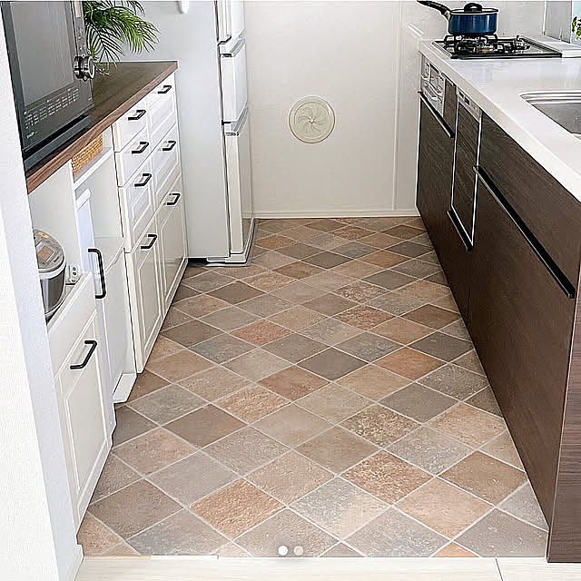 Kitchen,オープン棚,隙間ワゴン,クッションフロア,飾り棚,アクセントクロス,DIY,カフェ風,アラジン,建売住宅,フォローすごく嬉しいです♡,いいね、いつもありがとうございます♡,いつも見てくださって、感謝です♡,建売住宅でも自分らしく,アラジンコーヒーブリュワー cotoriの部屋